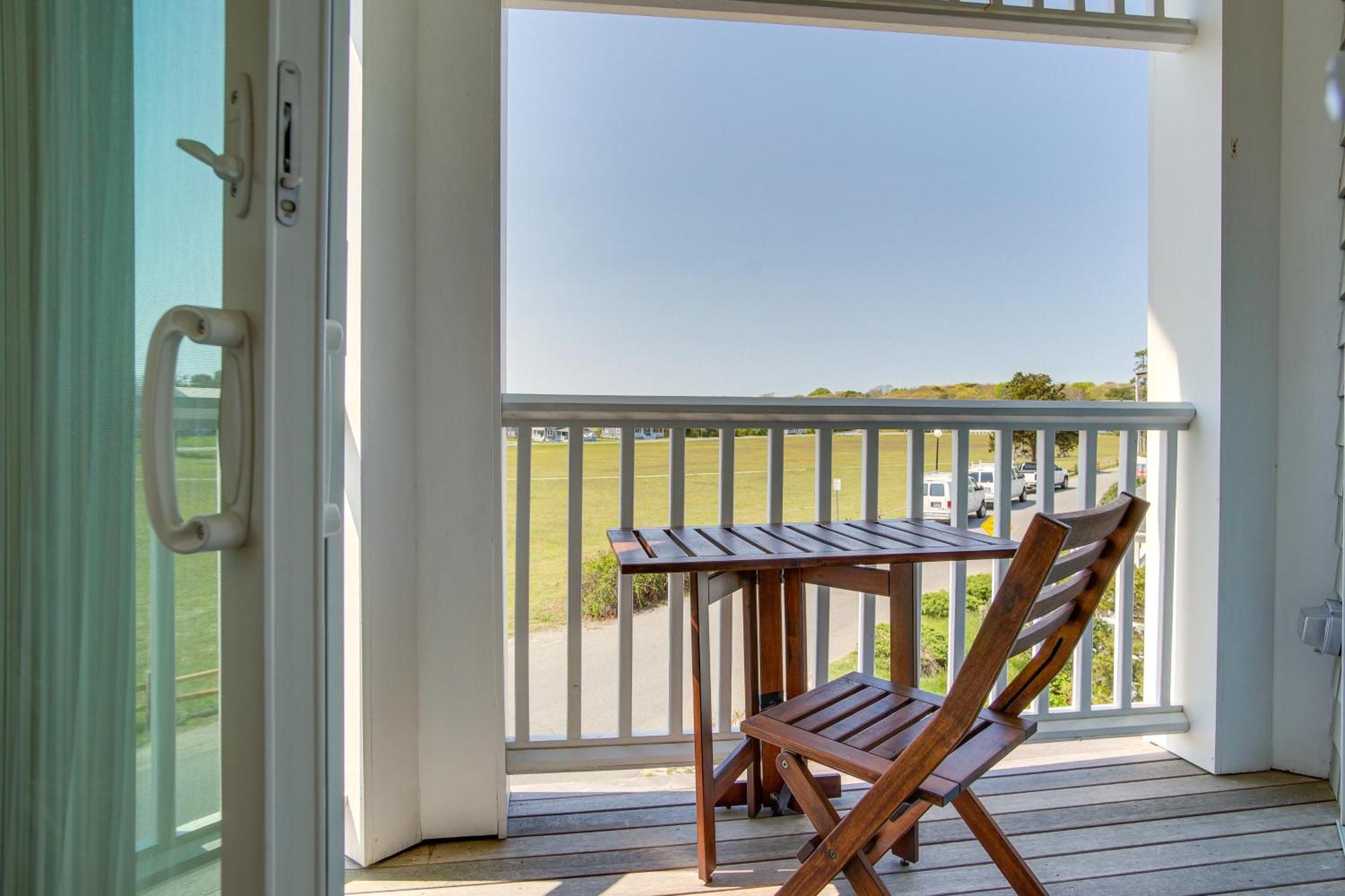 Breezy Oak Bluffs Condo - Steps To Inkwell Beach! Ngoại thất bức ảnh
